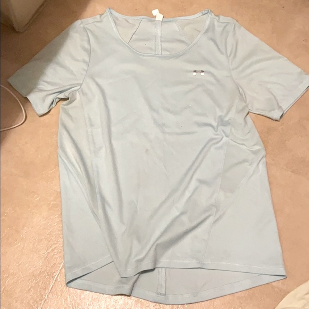 5/$25😊 under armour tee